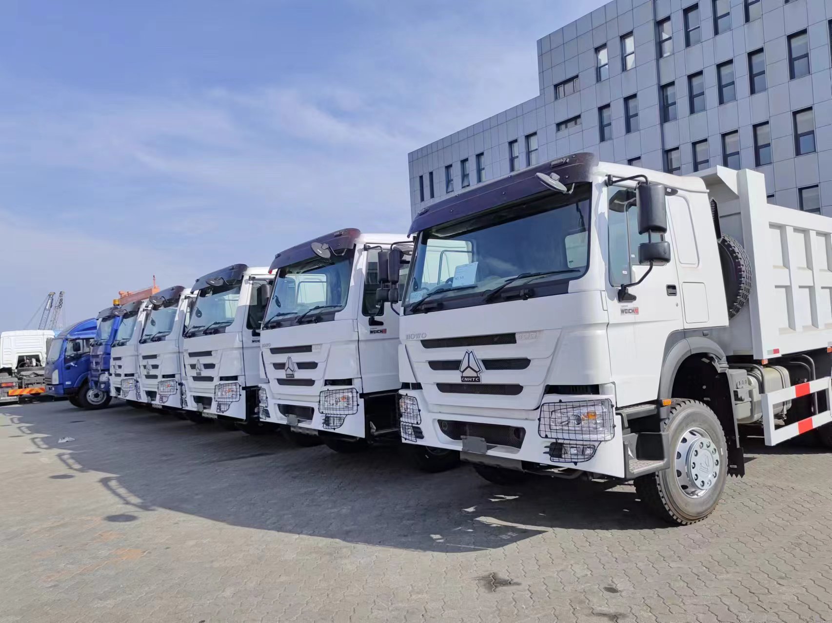 sinotruk Howo 6*4 ڈمپ ٹرک ترسیل کے لئے تیار ہیں