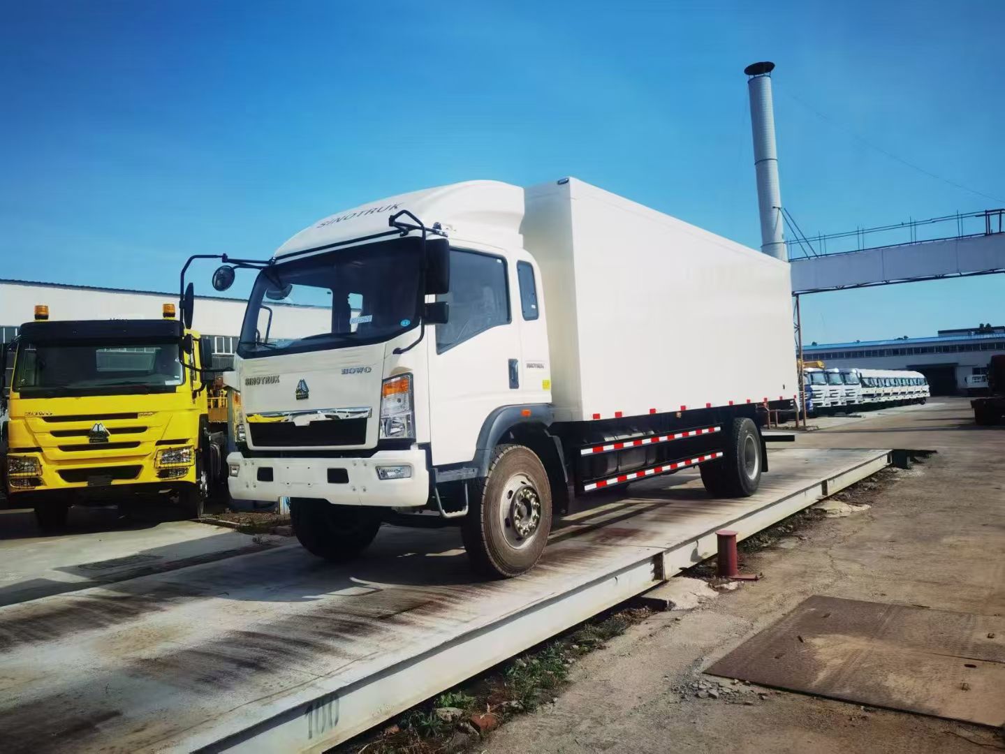 sinotruk Howo 4x2 وان باکس کارگو ٹرک